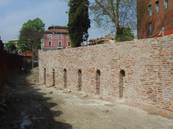 Lavori di consolidamento delle sponde presso il Monastero